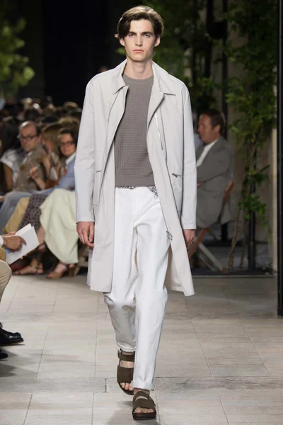 Look 13